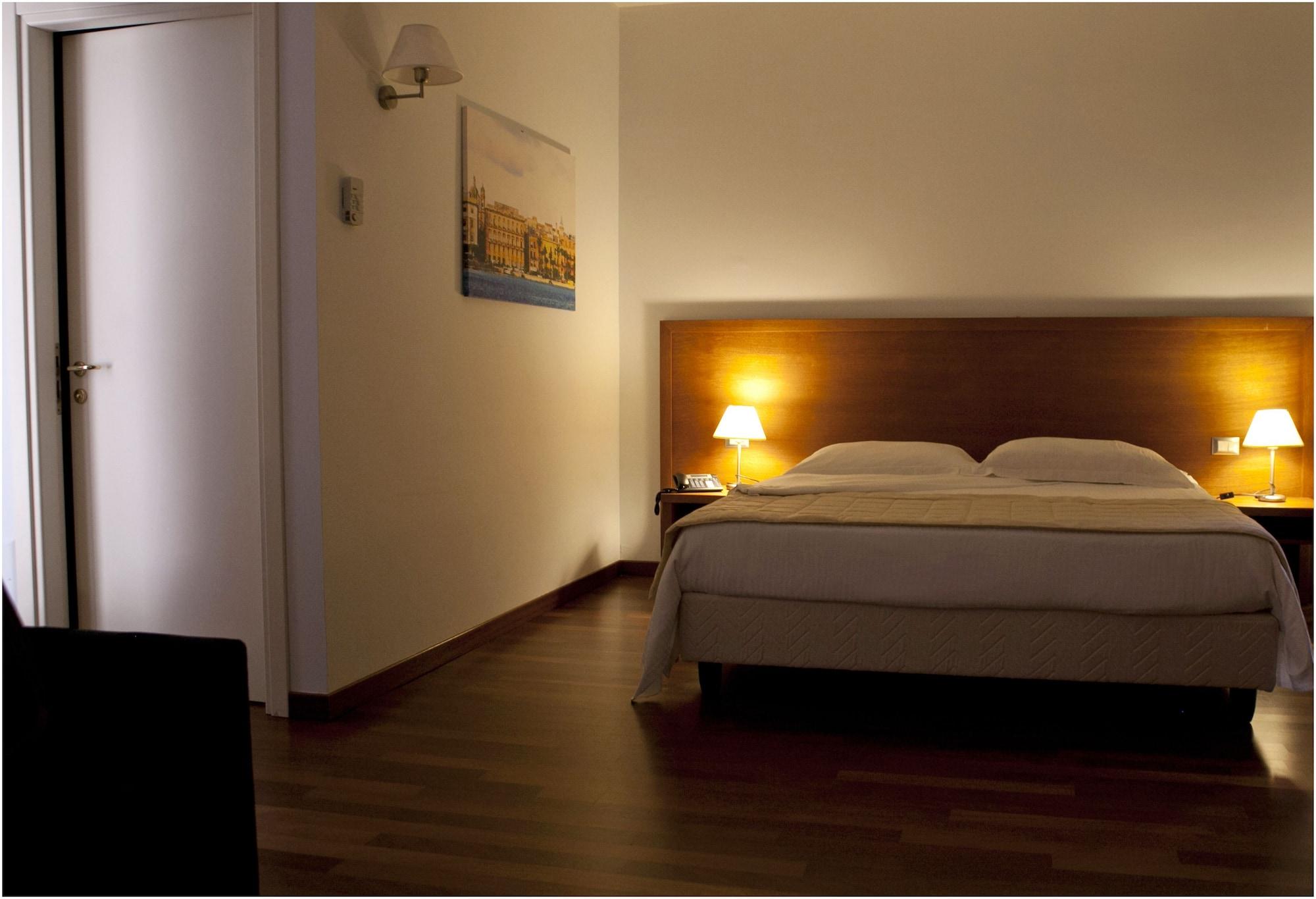 Hotel Tiziano Trapani Kültér fotó