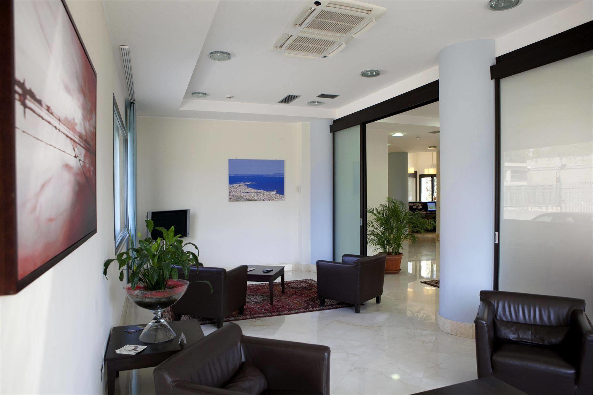 Hotel Tiziano Trapani Kültér fotó